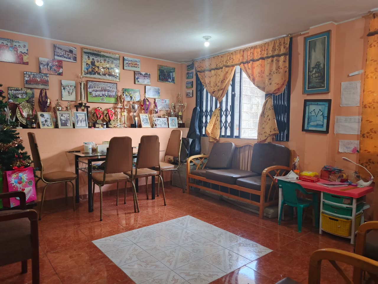 WhatsApp Image 2025-12-16 at 10.20.15 PM (4) Amplia Casa en Venta en Puengasí | 6 Habitaciones | Sector Puente Amarillo
