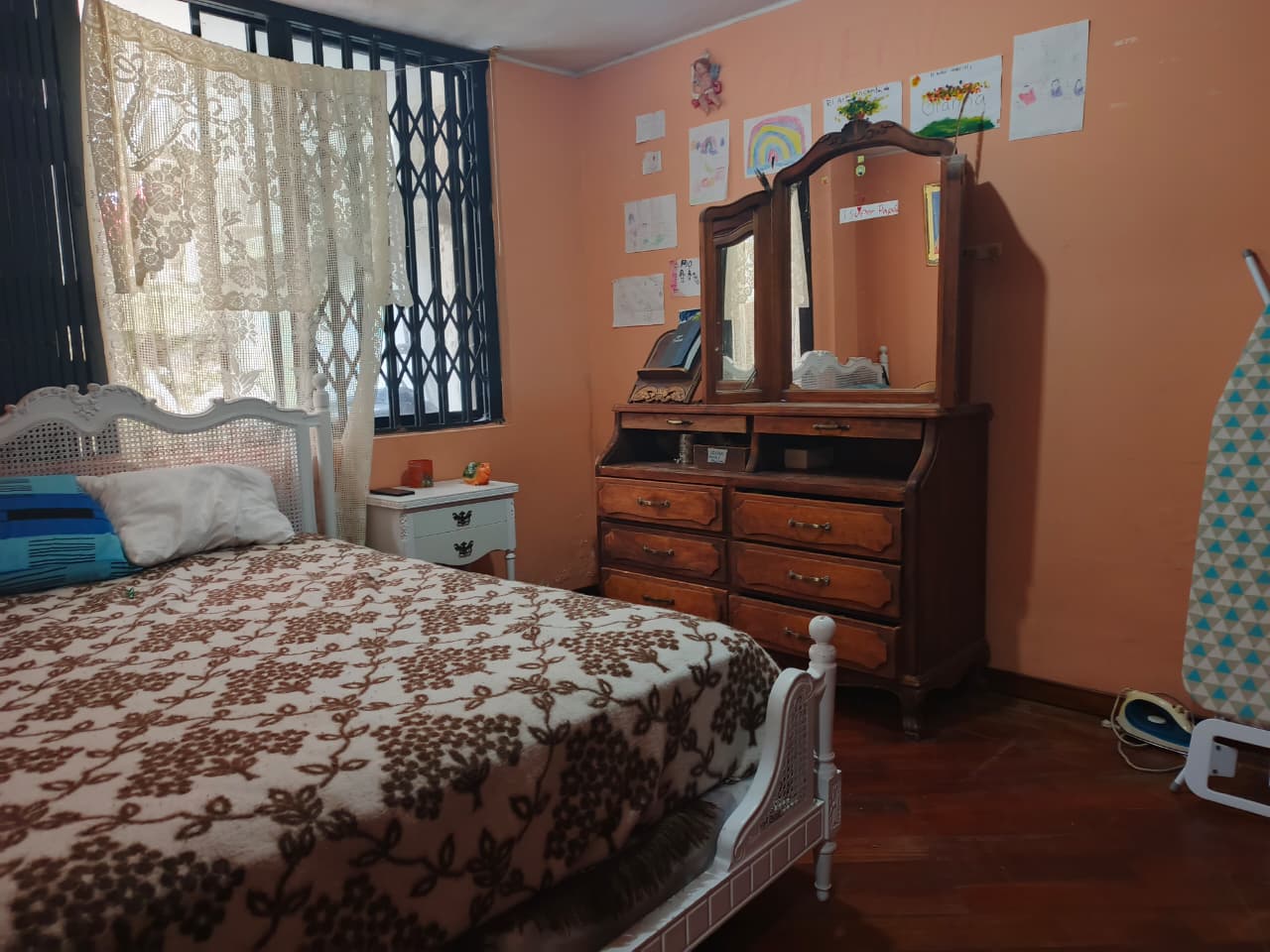 WhatsApp Image 2025-12-16 at 10.20.16 PM (2) Amplia Casa en Venta en Puengasí | 6 Habitaciones | Sector Puente Amarillo