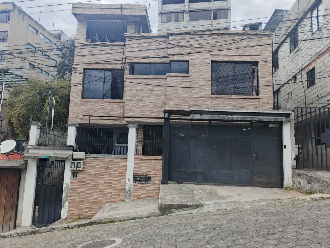 WhatsApp Image 2026-01-28 at 12.59.49 PM Amplia Casa en Venta en Puengasí | 6 Habitaciones | Sector Puente Amarillo