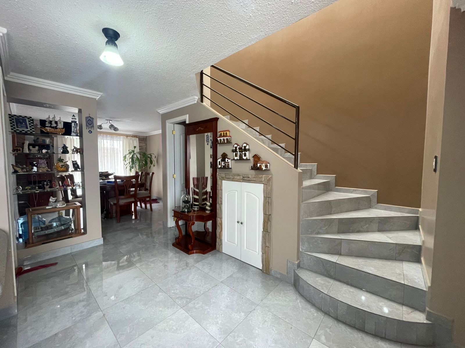 2a884aea-27d7-424a-b6d0-bb28eb1867de Casa en Venta en San Miguel de Conocoto | Conjunto Privado, Seguridad y Excelente Precio