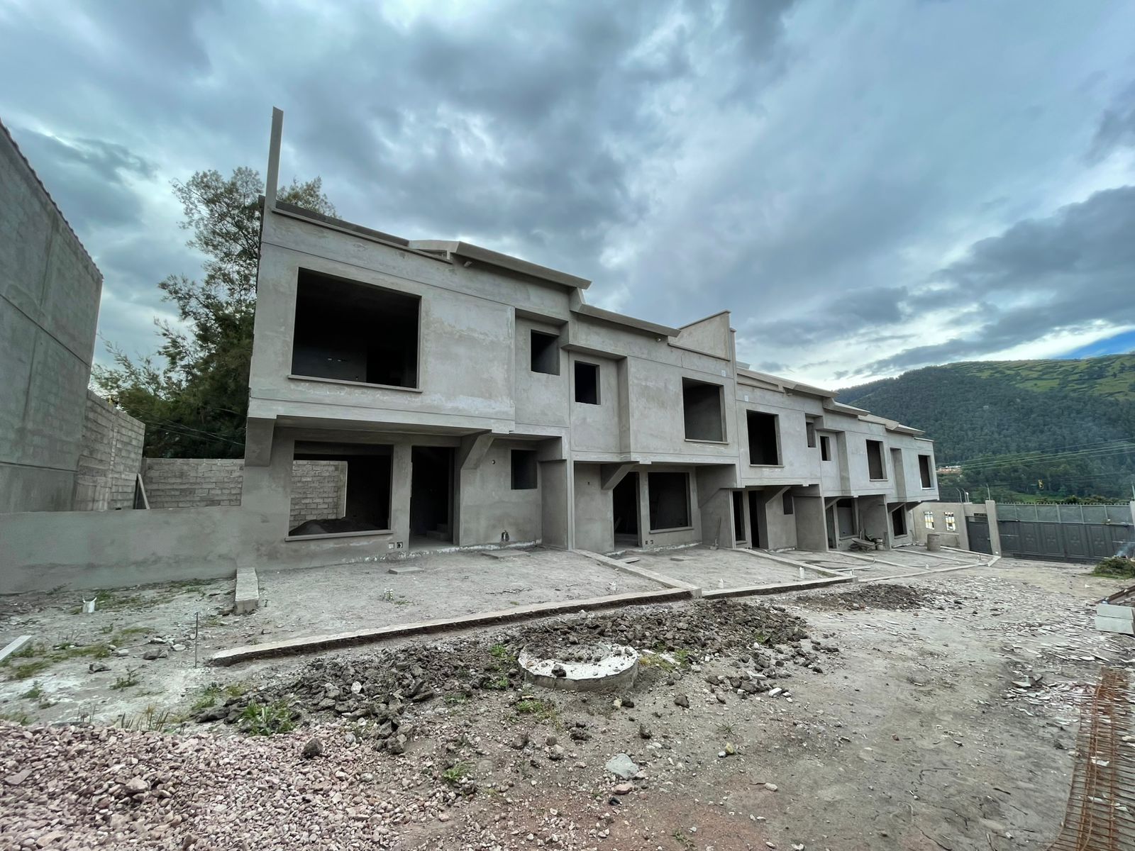 WhatsApp Image 2026-05-15 at 17.41.00 Casas nuevas en venta en Vía al Tingo, Valle de los Chillos | 4 habitaciones, terraza y patio
