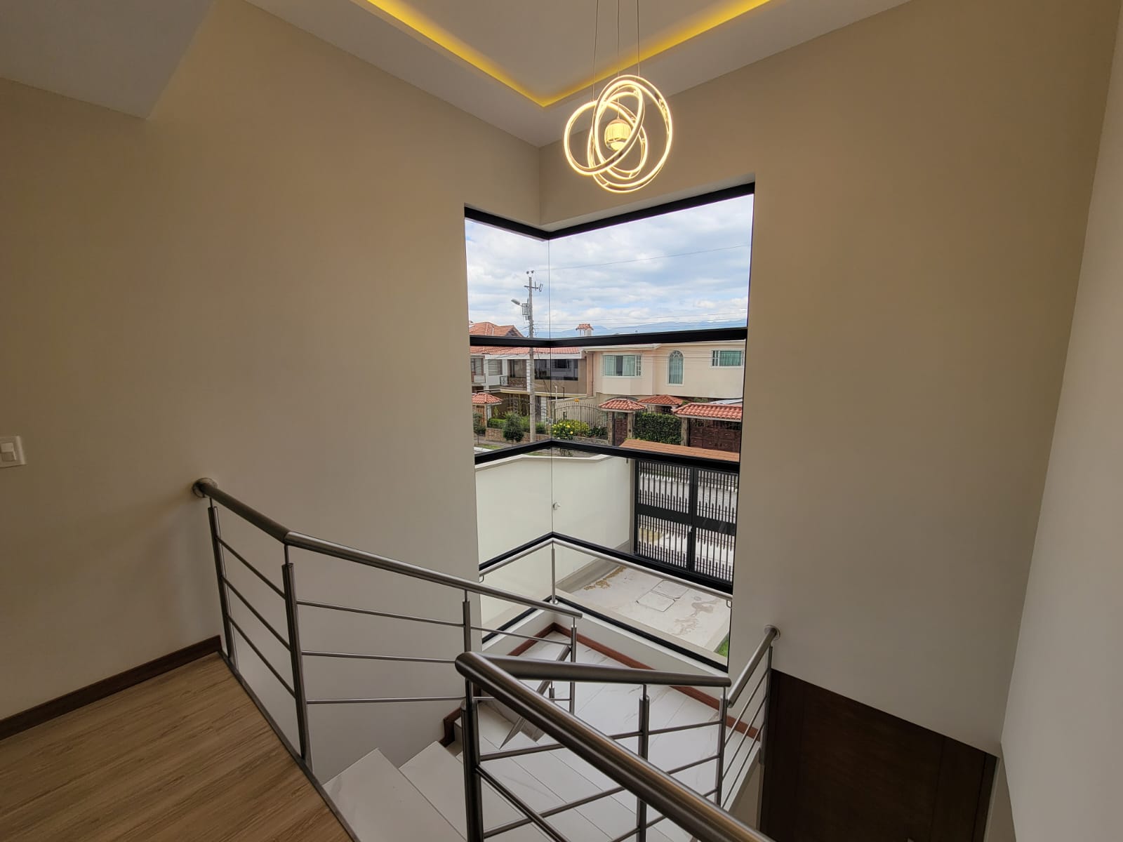 WhatsApp Image 2026-05-28 at 1.12.35 PM (10) VENDO CASA DE LUJO EN LOS CHILLOS