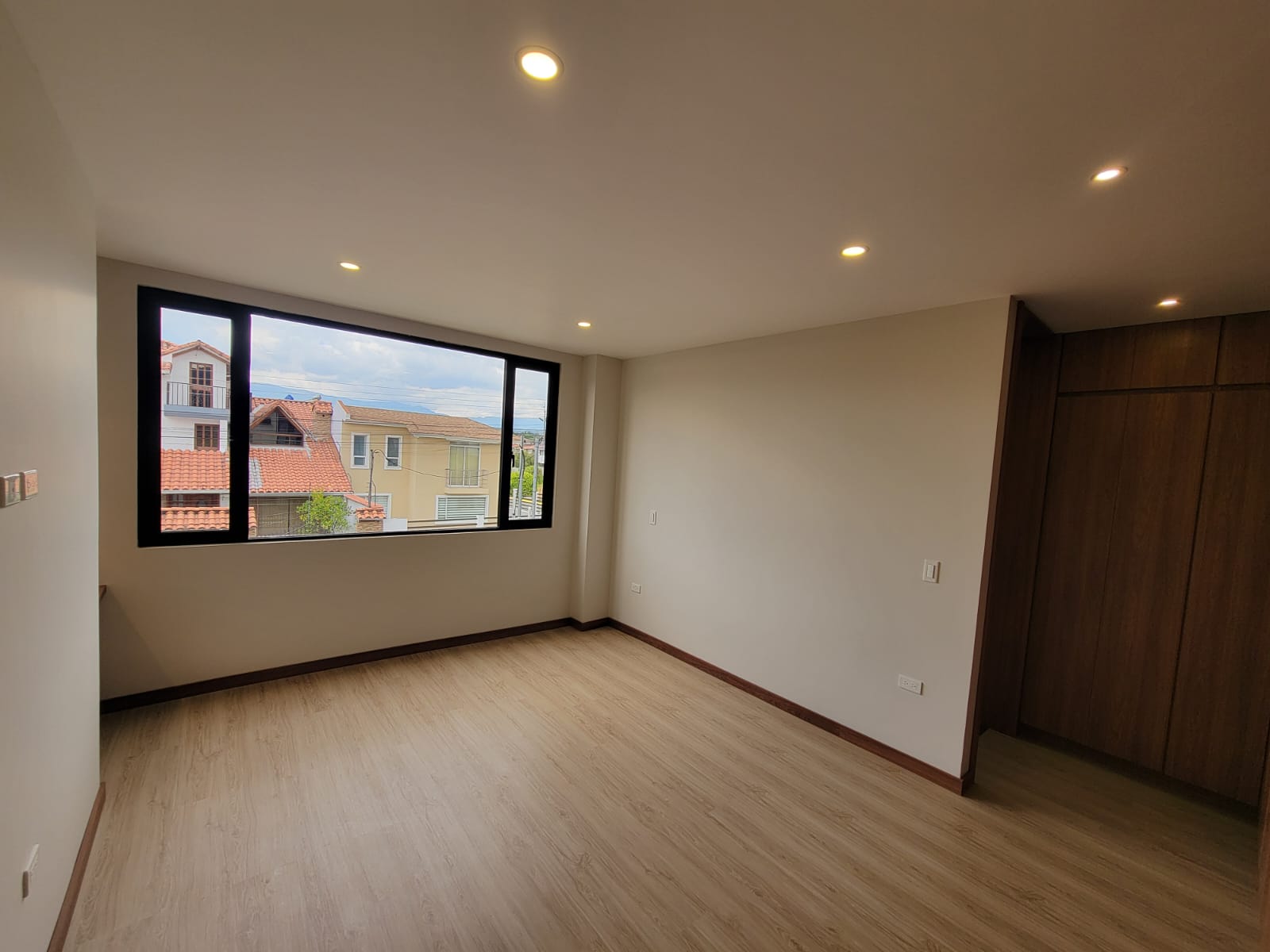 WhatsApp Image 2026-05-28 at 1.12.35 PM (11) VENDO CASA DE LUJO EN LOS CHILLOS