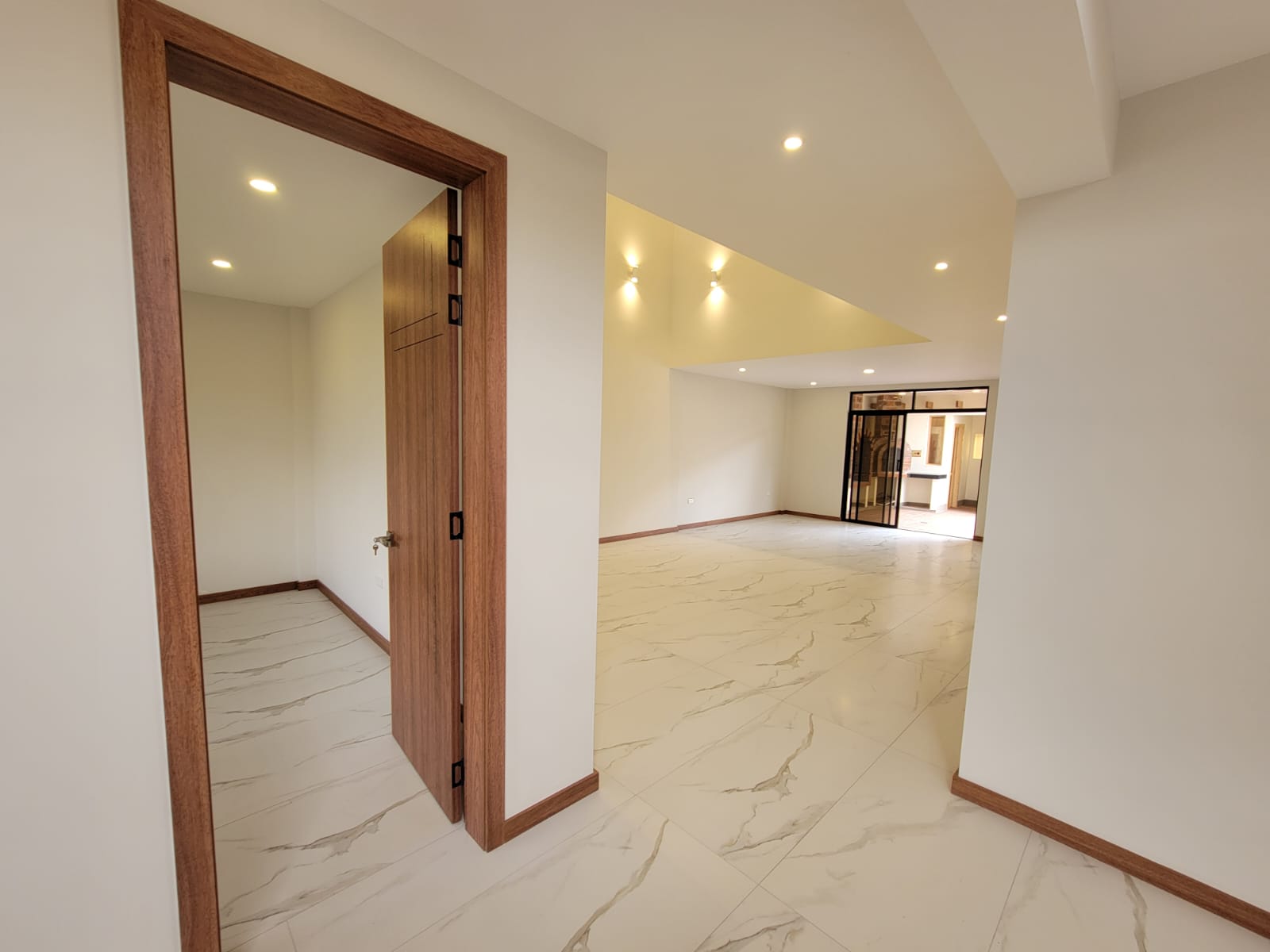 WhatsApp Image 2026-05-28 at 1.12.35 PM (20) VENDO CASA DE LUJO EN LOS CHILLOS