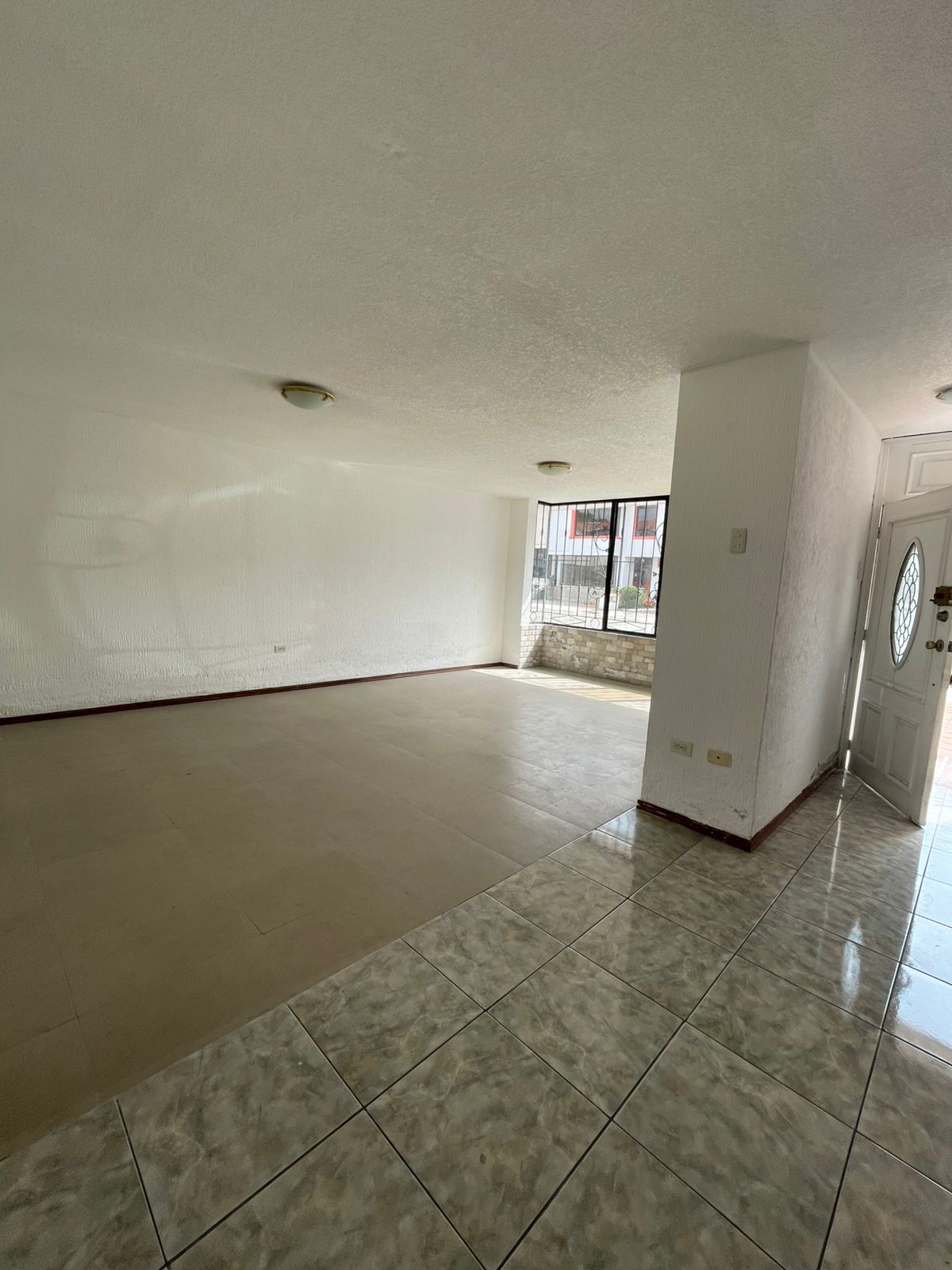 WhatsApp Image 2026-06-08 at 23.14.13 (1) Casa en Venta en Sangolquí | Conjunto Privado El Prado | 182 m² de Construcción | Excelente Ubicación