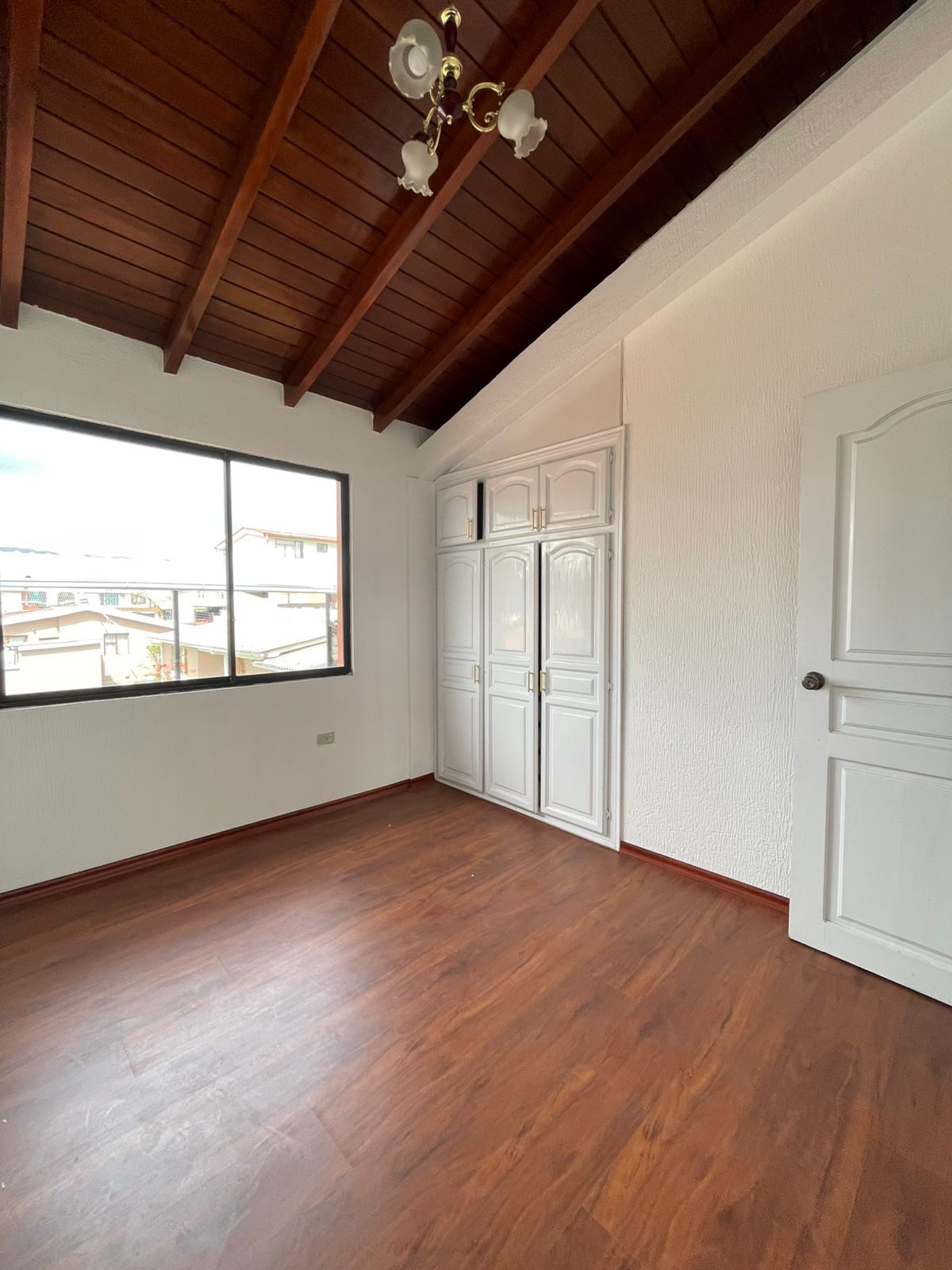 WhatsApp Image 2026-06-08 at 23.14.15 (2) Casa en Venta en Sangolquí | Conjunto Privado El Prado | 182 m² de Construcción | Excelente Ubicación