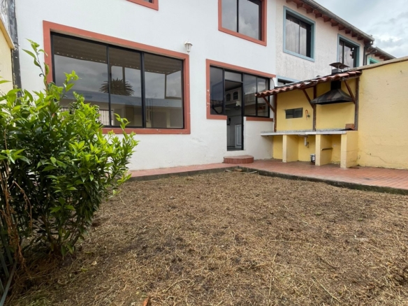 Casa en Venta en Sangolquí | Conjunto Privado El Prado | 182 m² de Construcción | Excelente Ubicación