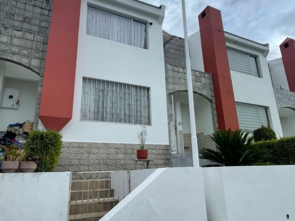 Casa en Venta en San Miguel de Conocoto | Conjunto Privado, Seguridad y Excelente Precio