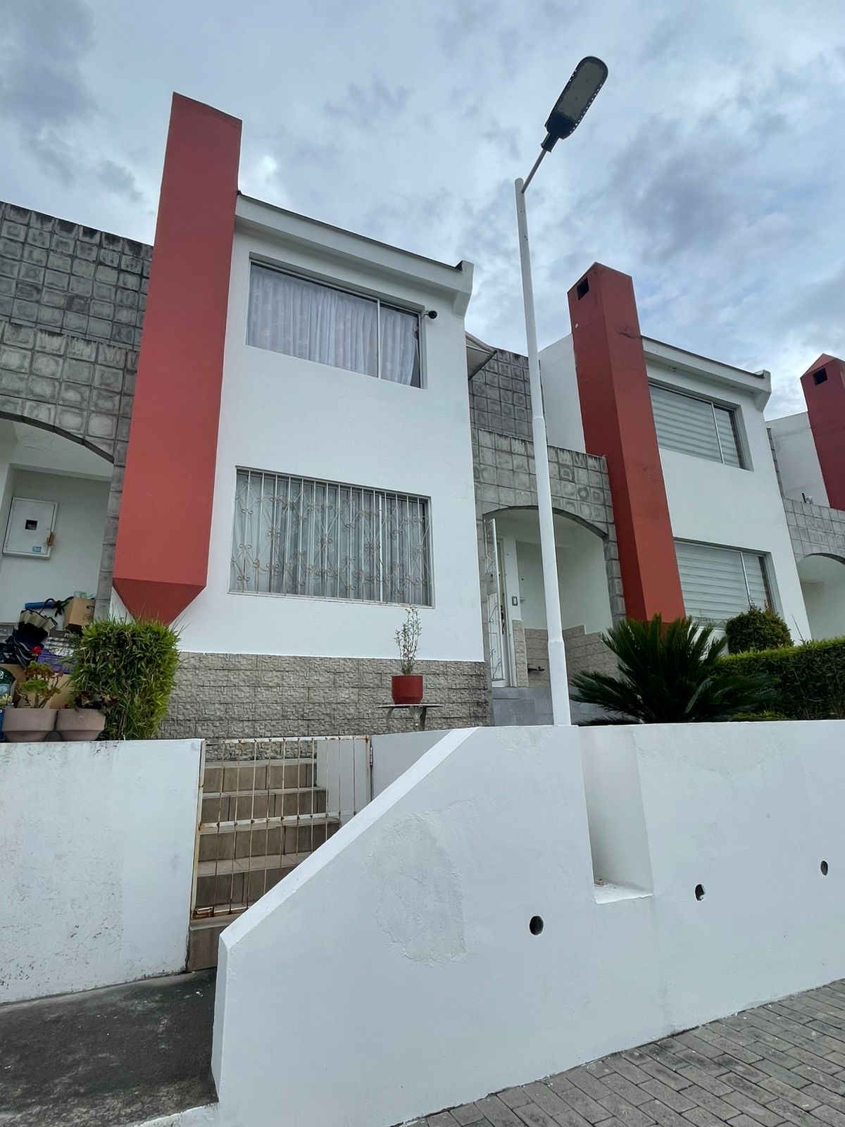 a6703e9d-4087-4437-9ef6-3a266c33cf35 Casa en Venta en San Miguel de Conocoto | Conjunto Privado, Seguridad y Excelente Precio
