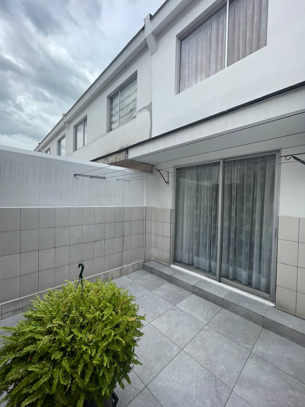 ee5f6bec-e0dc-4c3f-b4bc-b06462ea52ec Casa en Venta en San Miguel de Conocoto | Conjunto Privado, Seguridad y Excelente Precio