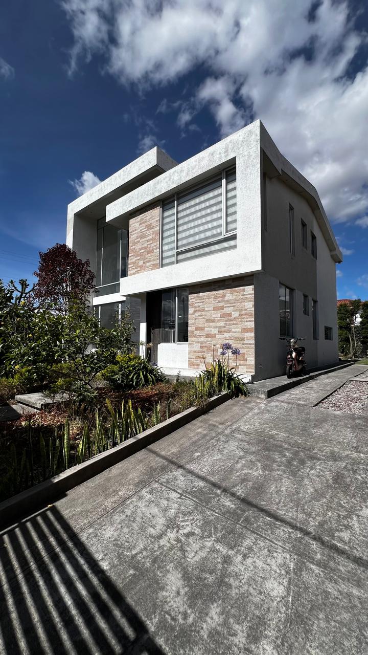 WhatsApp Image 2026-08-16 at 2.26.29 PM (14) VENDO BONITA CASA EN SANGOLQUI DENTRO DE URBANIZACION CERRADA