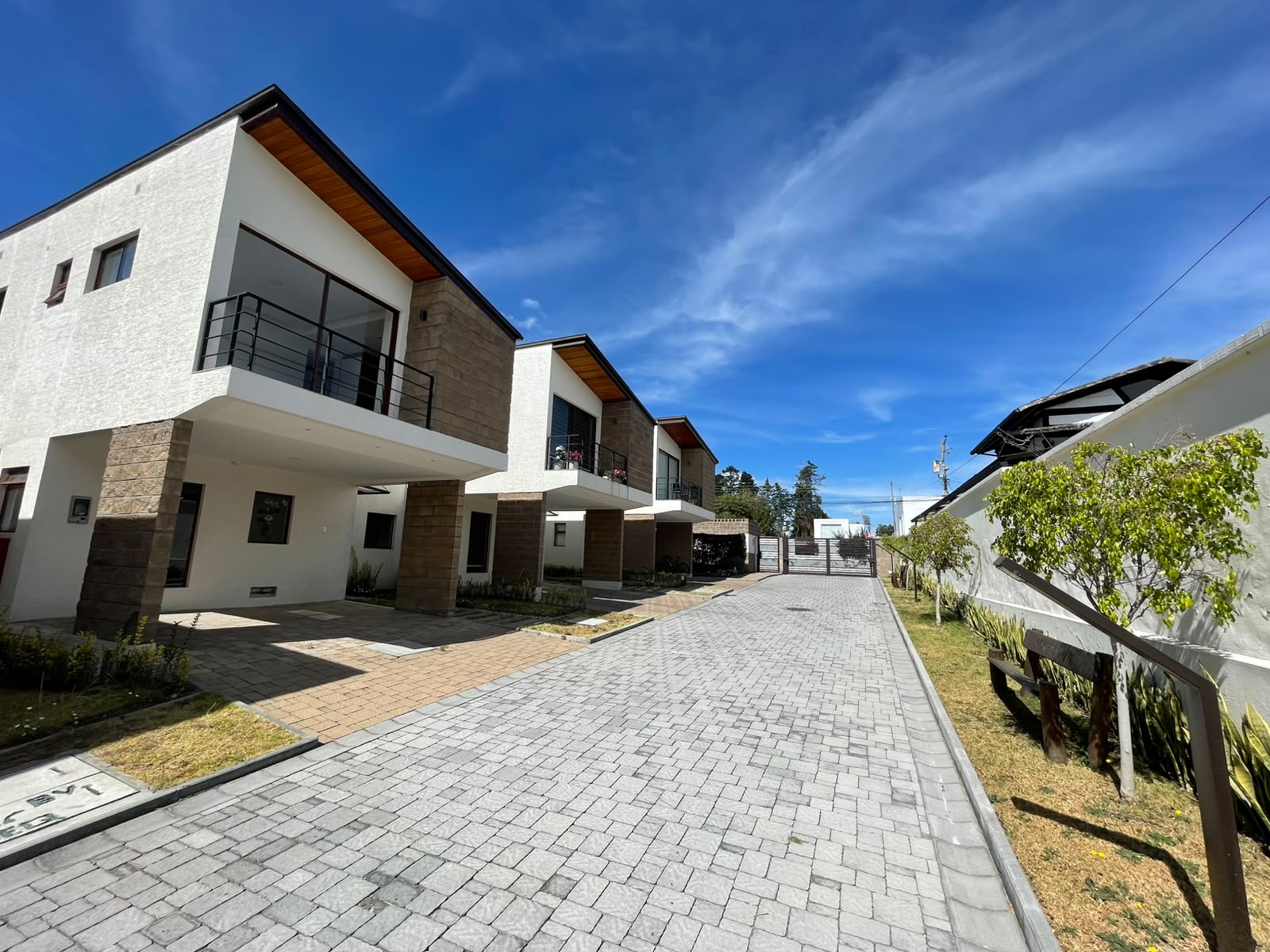 casa en el Valle de los Chillos (3) Casa nueva en venta en Sangolquí de 4 dormitorios | $142.500