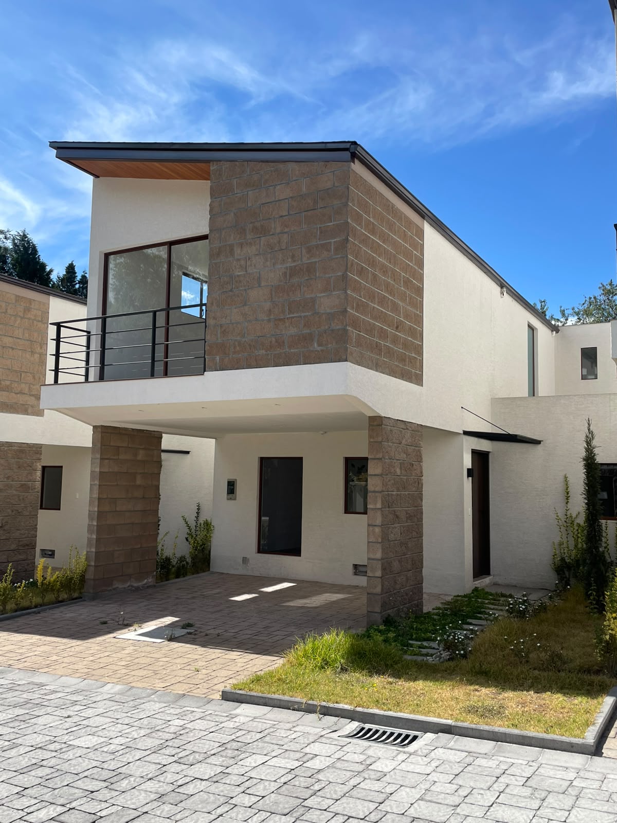 casa en el Valle de los Chillos (5) Casa nueva en venta en Sangolquí de 4 dormitorios | $142.500